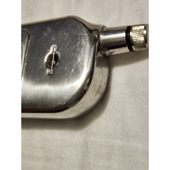 cell phone shaped liquor flask. It is designed to look like an old-school mobile - Picture 4 of 4